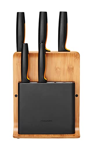 Fiskars Ceppo per coltelli di design in bambù con 5 coltelli, Functional Form, Incl. Spelucchino, Coltello per pomodoro, Coltello Santoku, Coltello da cucina e per pane, Bambù/Plastica, Nero, 1057552