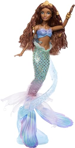 Mattel Disney “La Sirenita” Ariel Muñeca sirena con cola iridiscente, abalorios para el pelo y soporte para la muñeca, para niños y niñas +6 años, HFN42