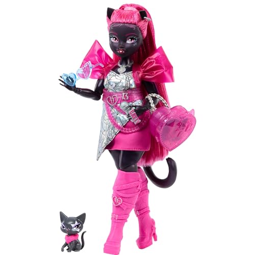 Monster High - Catty Noir, bambola alla moda con personaggio Amulette il Gattino e tanti accessori inclusi come zaino, libro degli spartiti e microfono, giocattolo per bambini, 4+ anni, HXH76